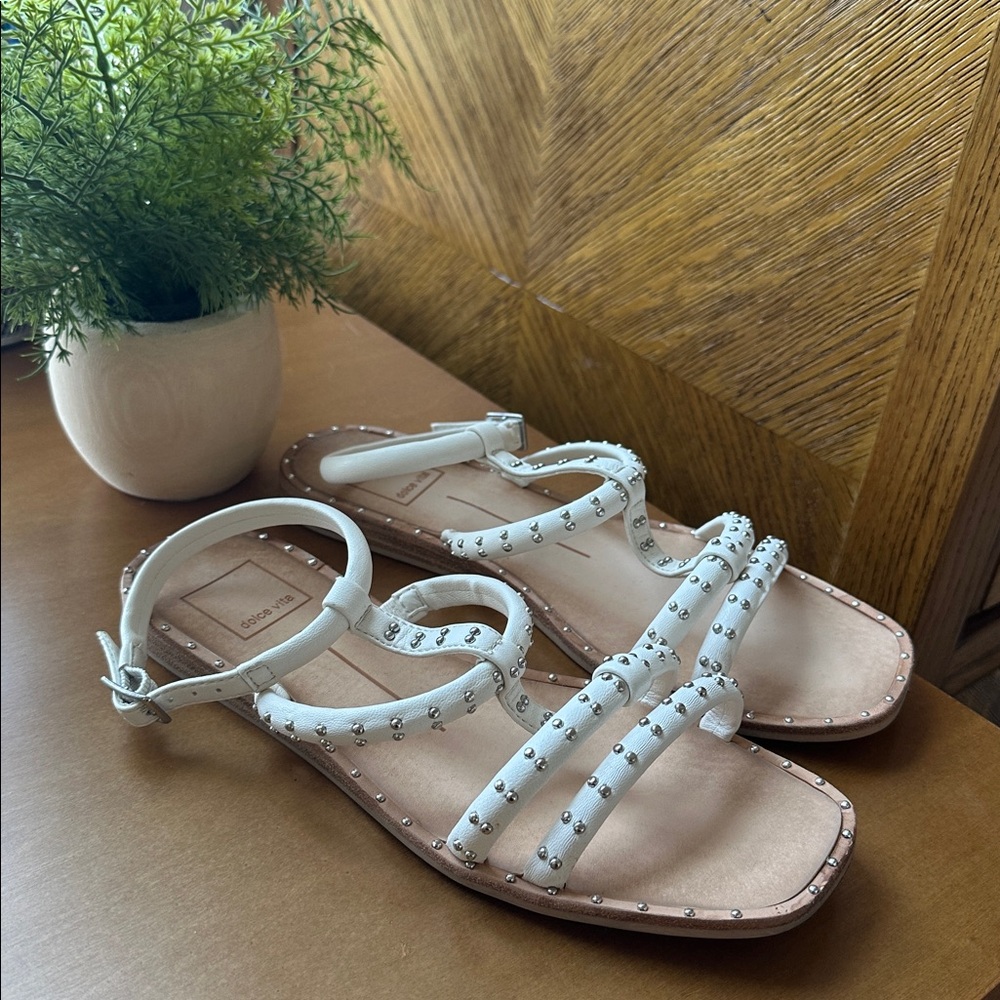 DOLCE VITA white strappy sandals with silver studs (size 7) ✨ - Picture 2 of 5